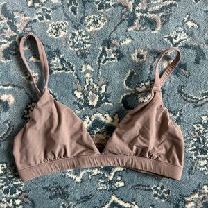 Skims fits everybody triangle bra